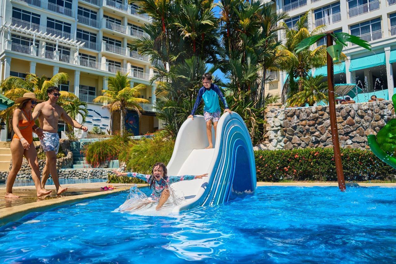 Hotel Gran Evenia Bijao Santa Clara  Exterior foto A water slide at the pool