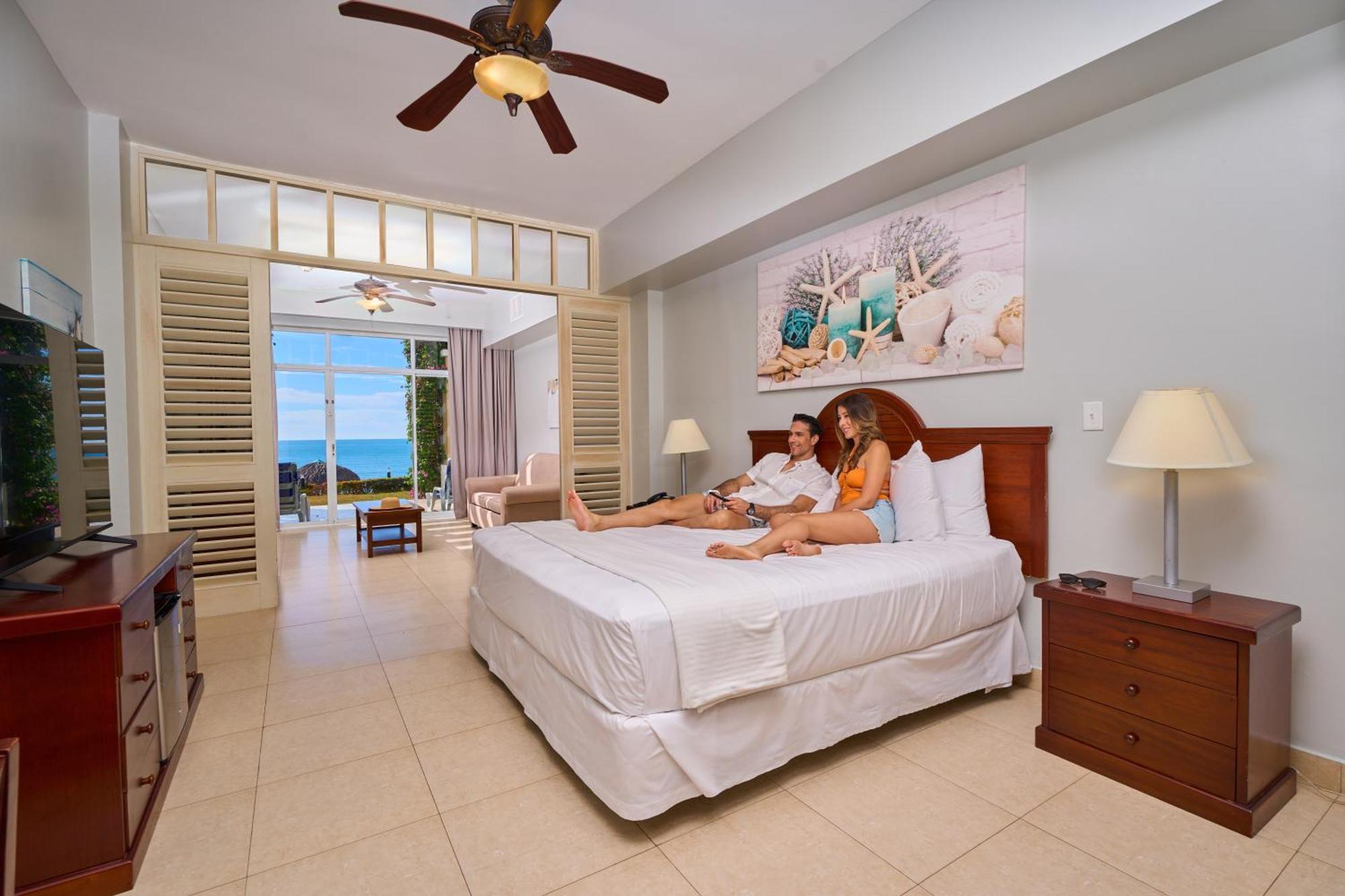 Hotel Gran Evenia Bijao Santa Clara  Exterior foto A bedroom at the Iberostar Grand Hotel Bávaro
