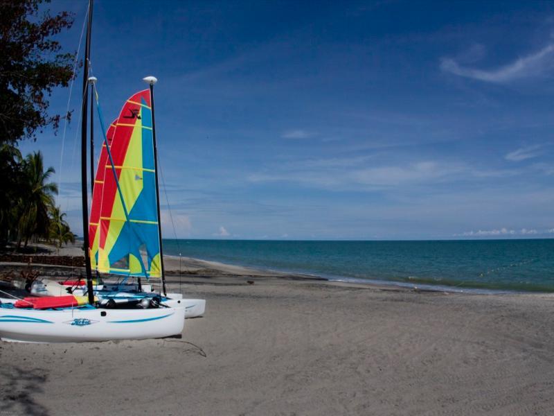 Hotel Gran Evenia Bijao Santa Clara  Exterior foto Beach at the Lake Ontario shore
