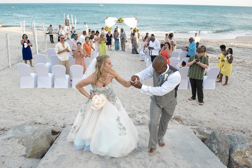 Hotel Gran Evenia Bijao Santa Clara  Exterior foto A beach wedding in Jamaica