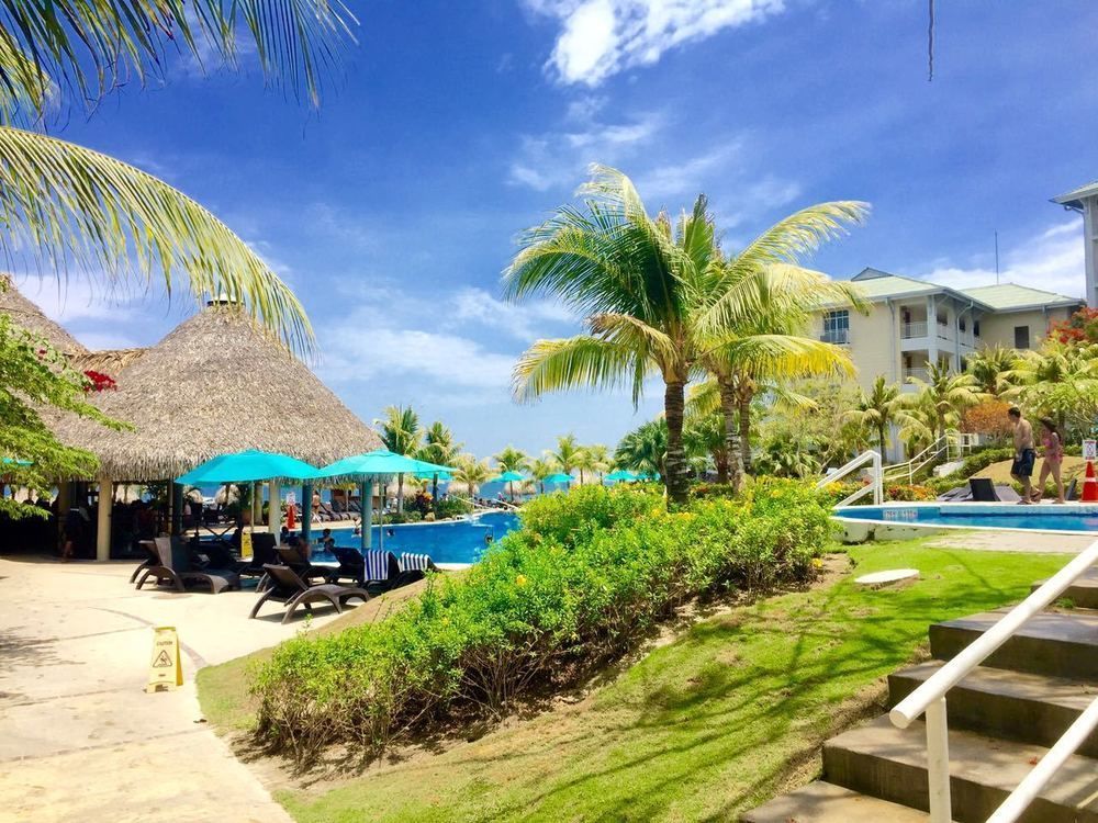 Hotel Gran Evenia Bijao Santa Clara  Exterior foto The pool at the Sheraton Resort Fiji